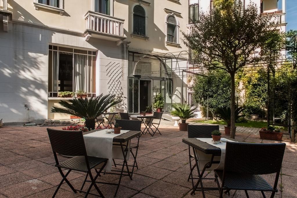 Hotel Byron Lido di Venezia Bagian luar foto