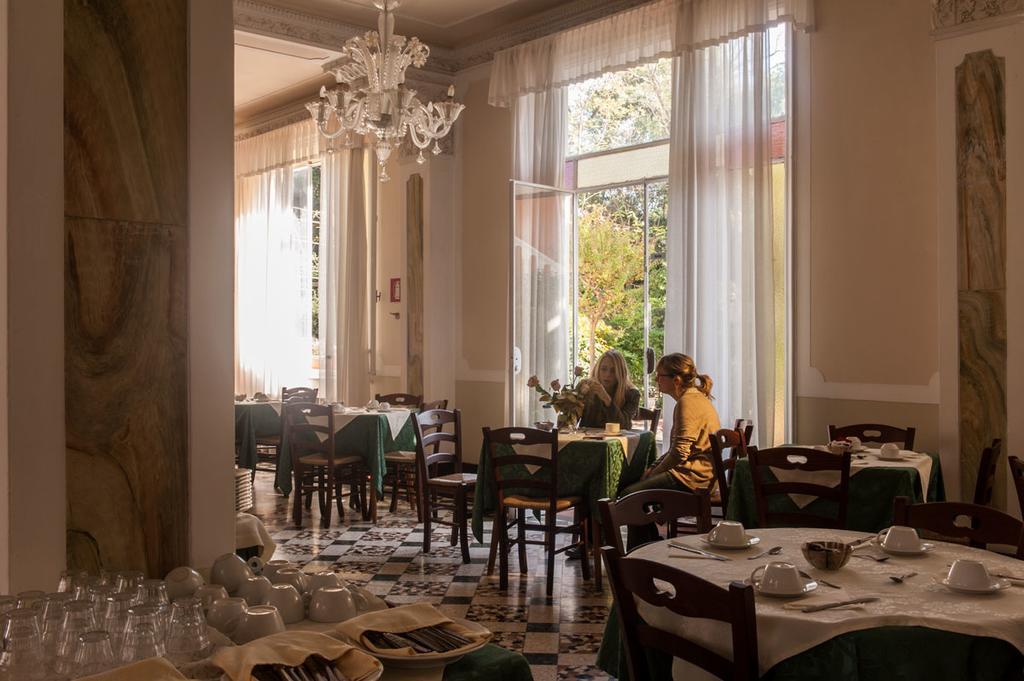 Hotel Byron Lido di Venezia Bagian luar foto